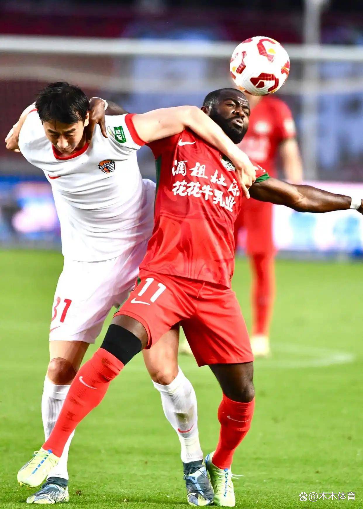 上港主场力克建业，继续领先中超积分榜的简单介绍