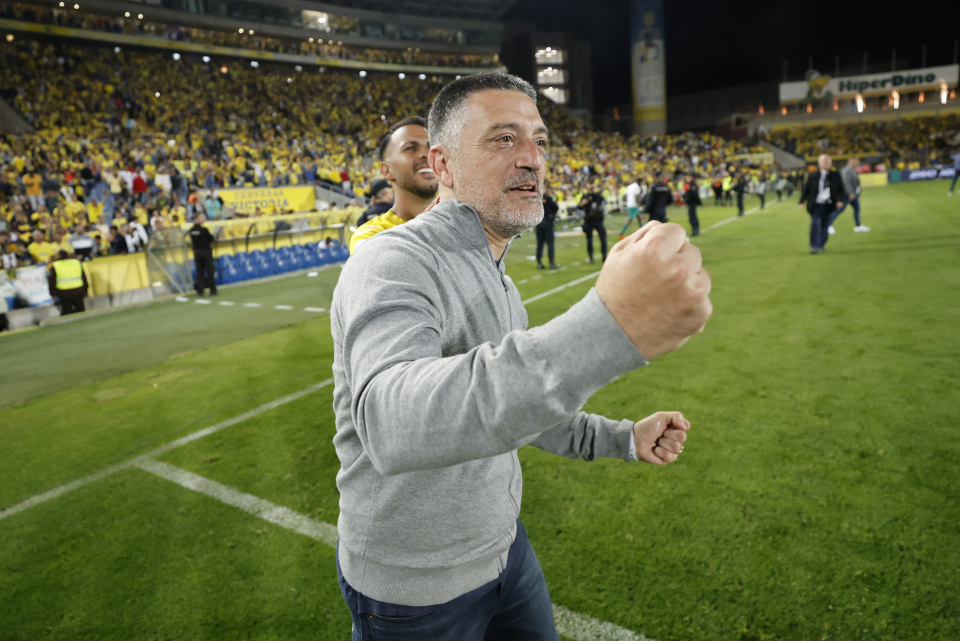 关于格拉纳达中场表现超卓，助球队保持不败的信息