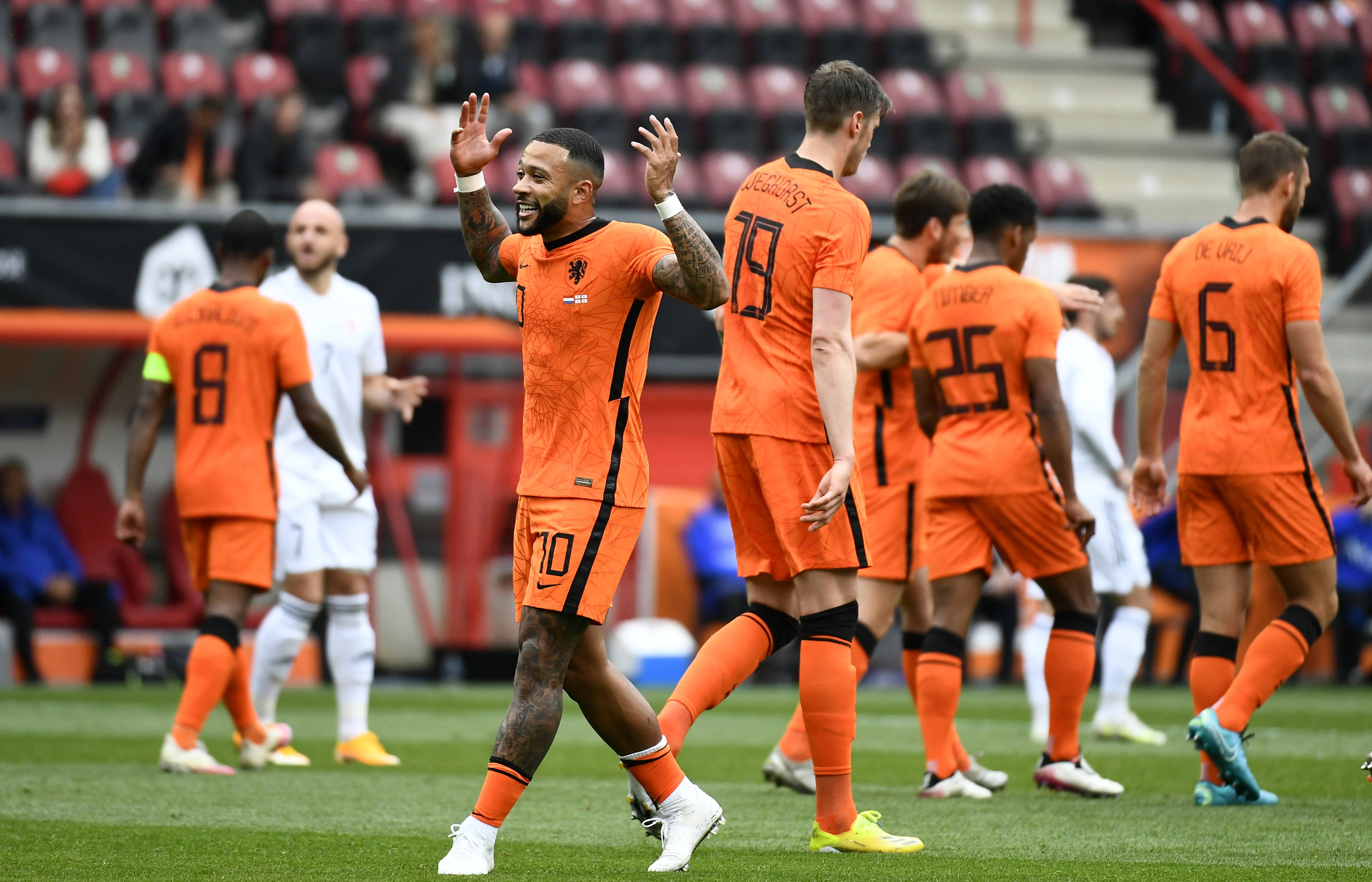 荷兰大胜乌克兰,成功晋级半决赛 荷兰大胜乌克兰,成功晋级半决赛