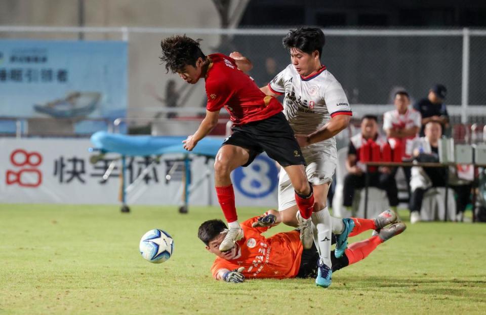 一场场比赛激情上演，双方球队表现拼搏的简单介绍