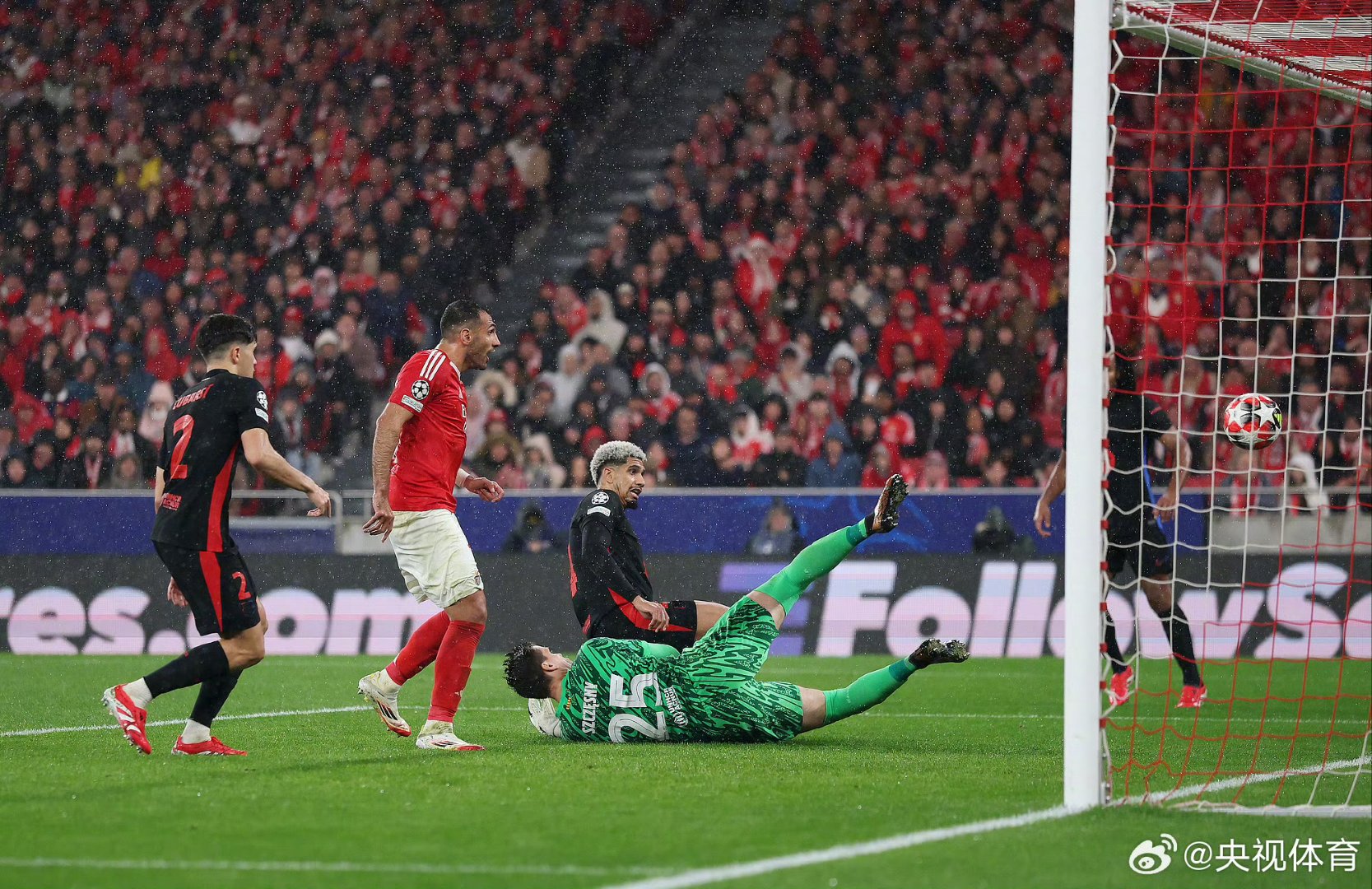 巴塞罗那惨遭曼城逆转，被淘汰出局