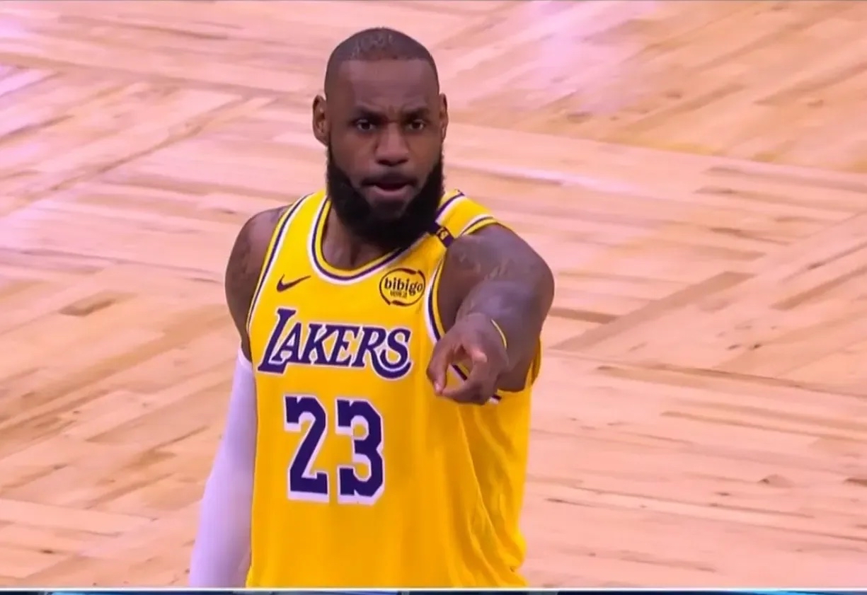 东契奇在亚洲杯中爆冷詹姆斯,引发热议 东契奇在亚洲杯中爆冷詹姆斯,引发热议