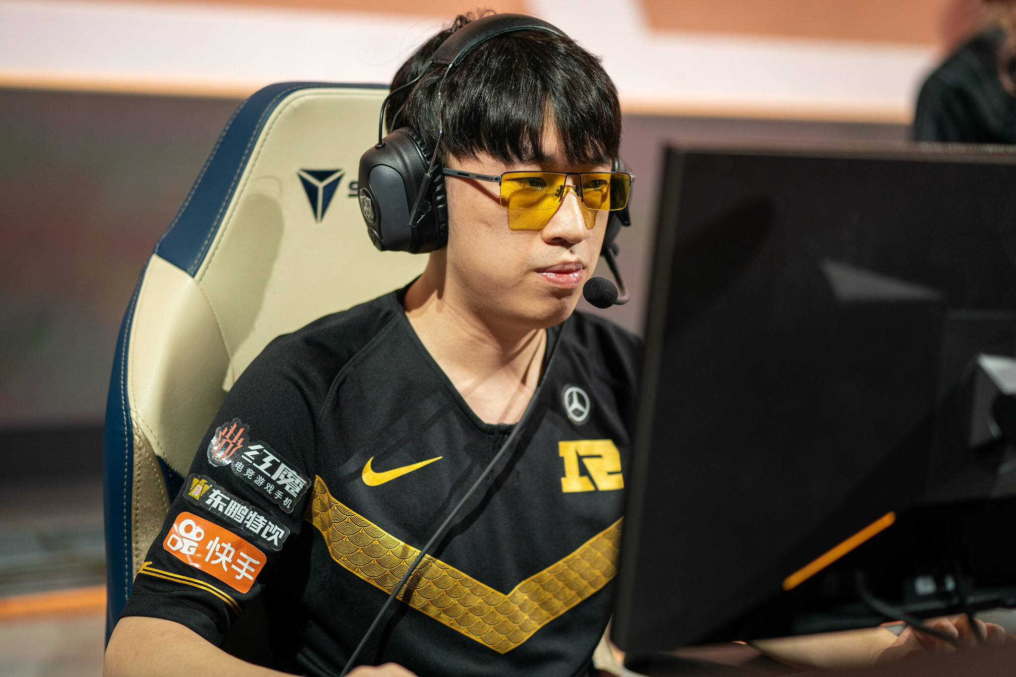 RNG横扫BRO，Xiaohu团战一打五成都决赛之夜3:2（广州）