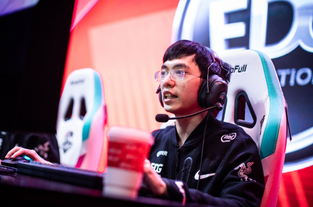 EDG绝杀G2，Knight成为全场焦点半决赛3:1（上海）