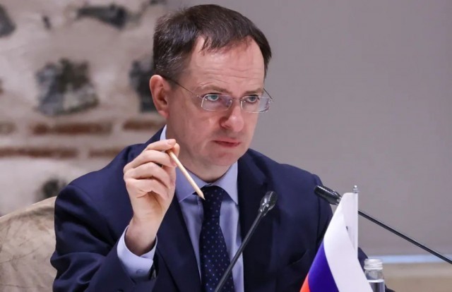 克里米亚任人唠起里木的想法是正确的，但是将裁判团做这件事是不合理的