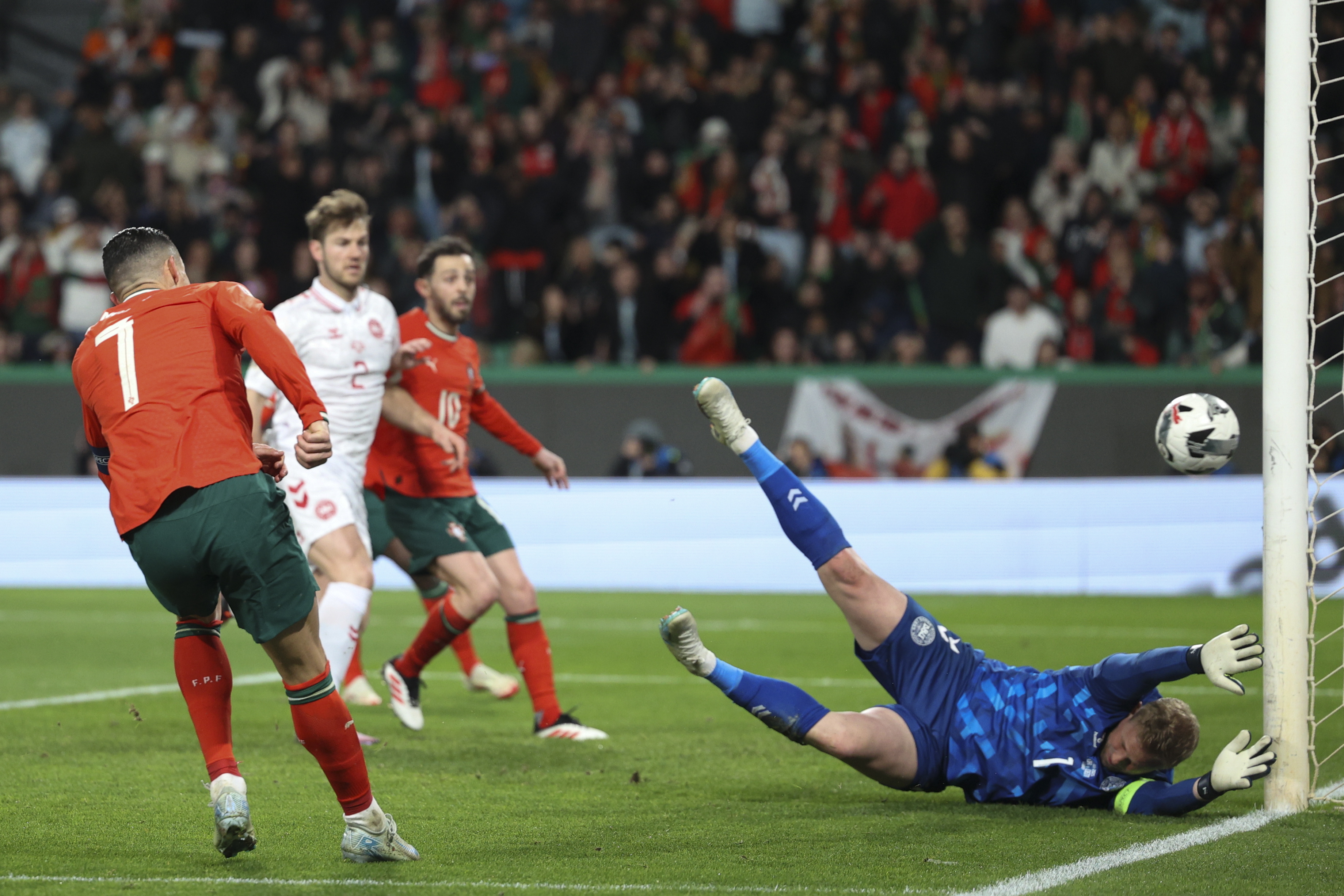 葡萄牙队实力展示，锁定晋级资格