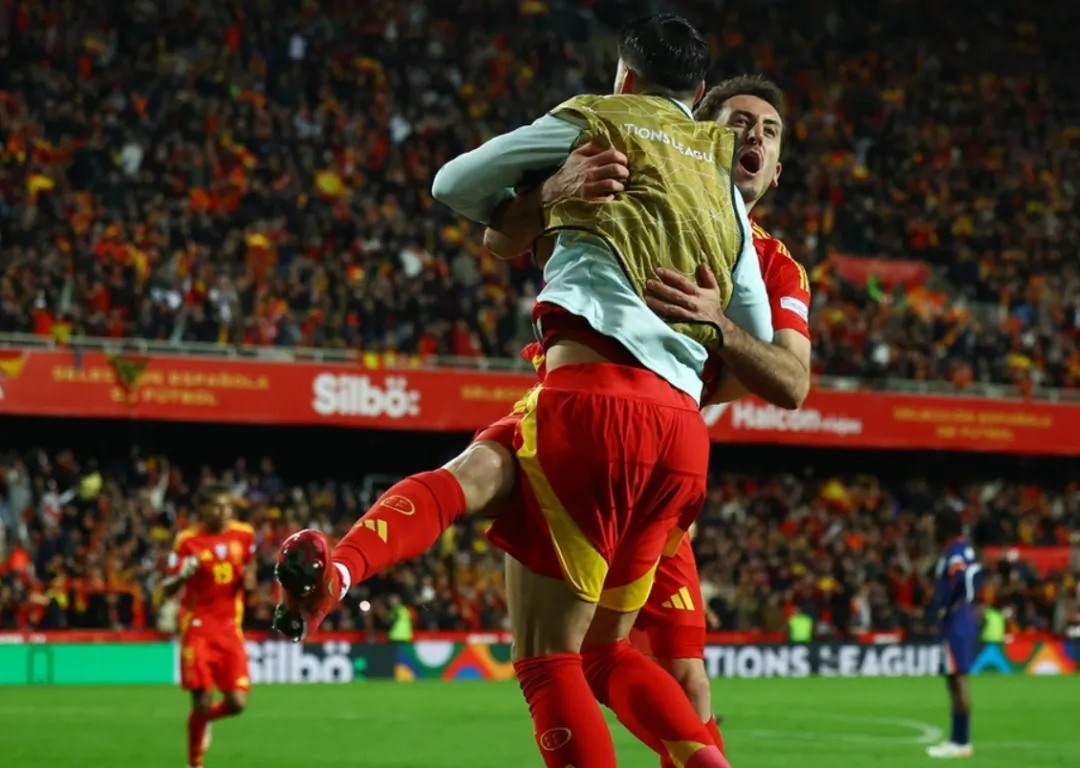 荷兰队不敌对手泪洒赛场错失奇迹