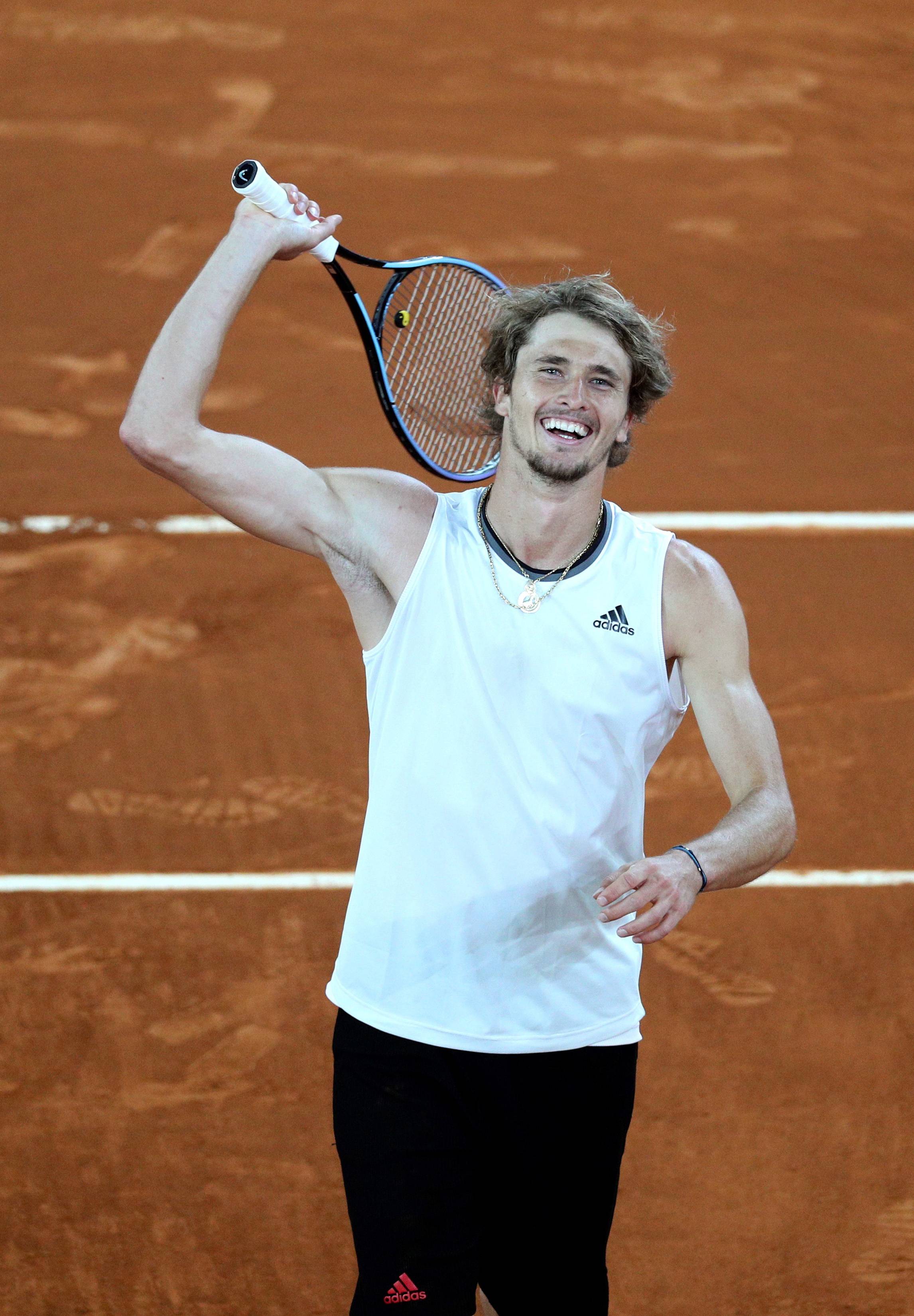 欧洲网球队绝地反击西班牙网球队，兹维列夫送出助攻的简单介绍