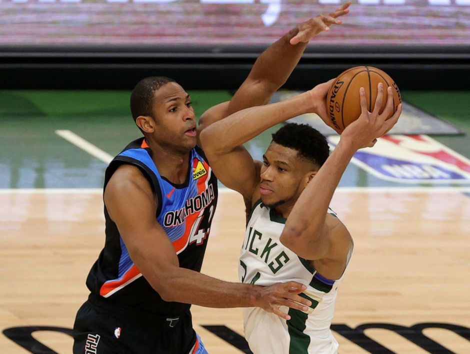 雄鹿主场胜雷霆，保持不败战绩