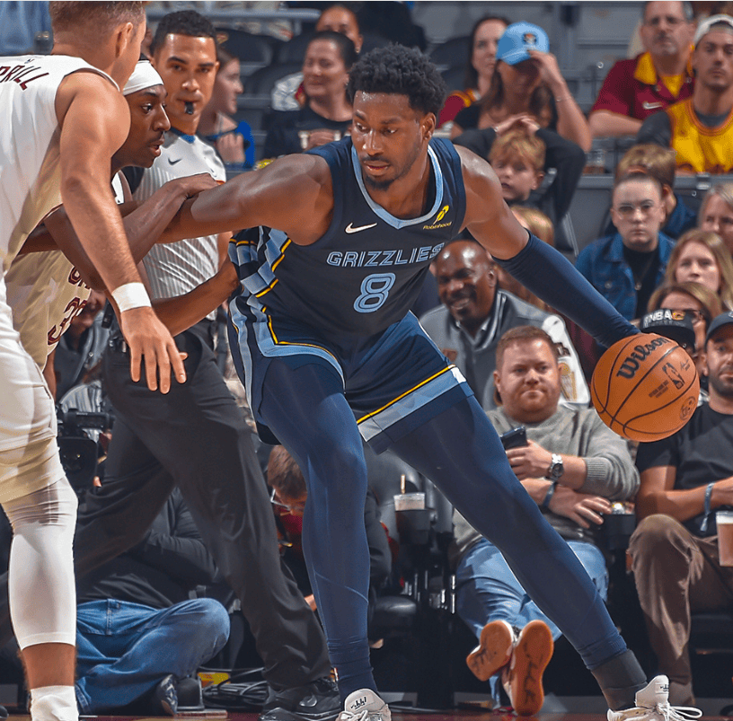 猛龙横扫灰熊,米切尔扛起全队 猛龙横扫灰熊,米切尔扛起全队