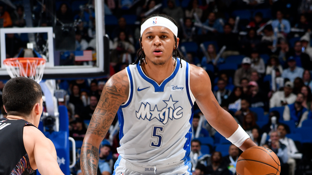 76人连续得分压制广厦队，班凯罗关键进球定乾坤